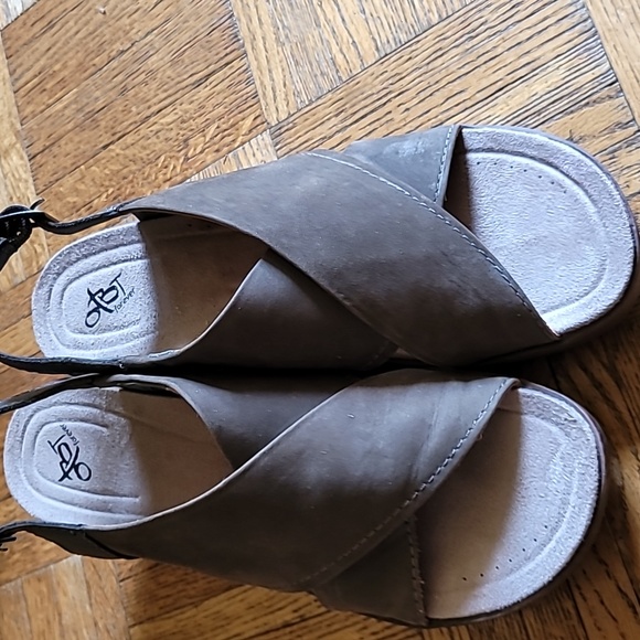 OTBT Yvonne Platform Wedge Sandals - Picture 2 of 8